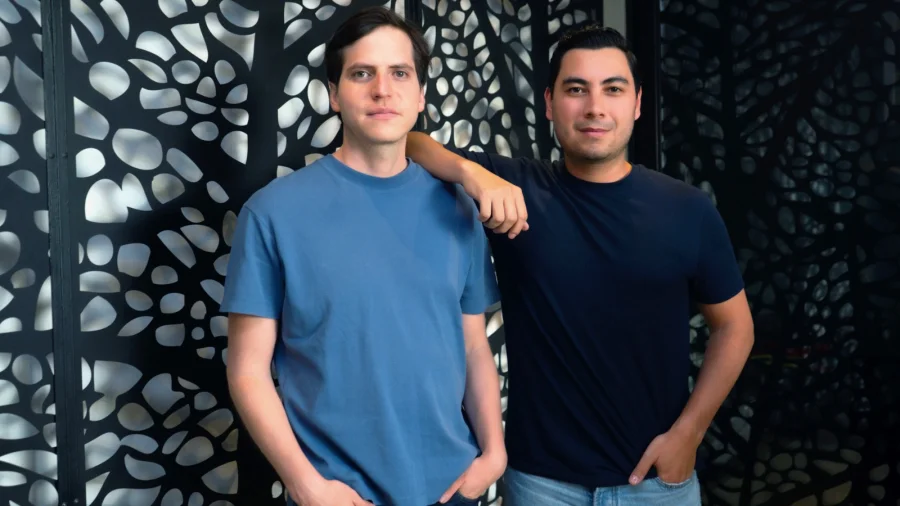 Alejandro Casas y Santiago Gómez, cofundadores de Simetrik - .
