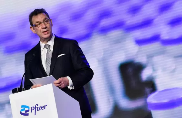 ¿Debería elegir acciones de Pfizer a 30 dólares después de una caída del 30% en un año?