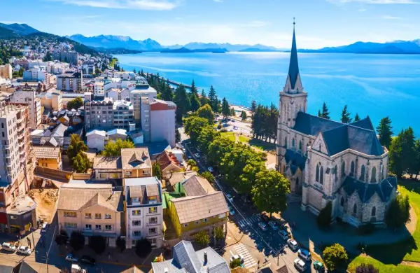 Vacaciones 2026: la canasta de verano sube 12% y los destinos muestran aumentos dispares