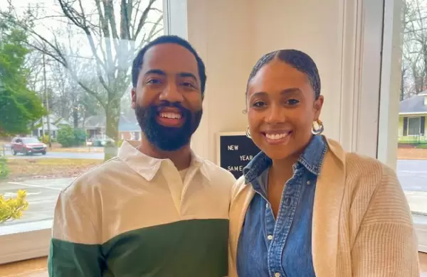 Esta pareja encontró una manera creativa de hacer eructar a su bebé y ahora facturan 2 millones de dólares