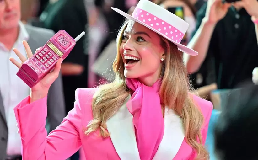 Barbie con Smartphone - Celular - Margot Robbie