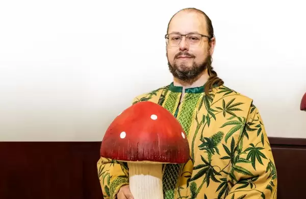 El profeta de los hongos psicodlicos: fund una mega iglesia que recauda millones y lo investigan por trfico de drogas