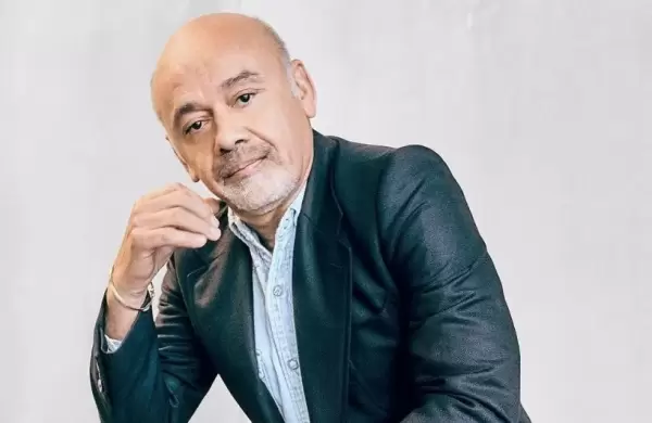 La historia de Christian Louboutin y cómo sus zapatos con suela roja conquistaron el mundo