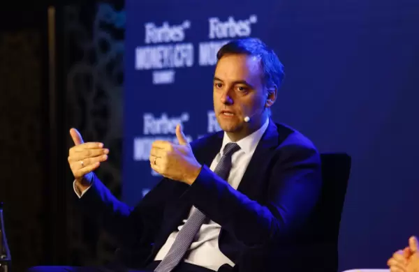 Manuel Adorni, en exclusiva con Forbes: "Las denuncias a las prepagas no van contra nuestras convicciones"