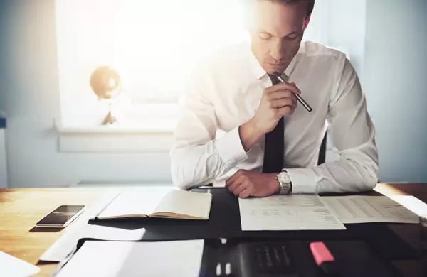 Cómo impresionar en 7 segundos: las señales de alerta en un CV que espantan a quienes contratan (y cómo evitarlas)