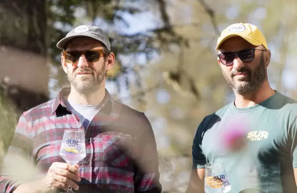 Son amigos y crearon un gin patagónico de alta gama que The Gin Guide destacó entre los mejores del mundo