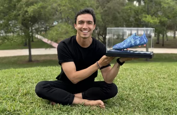 Esta empresa B diseñó una escultura de plásticos reciclados para homenajear a Messi