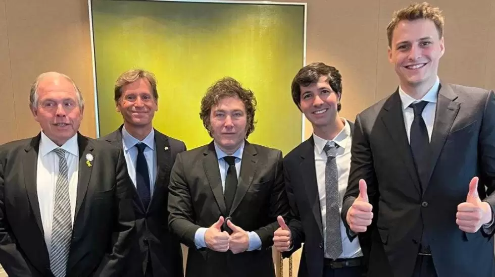 Javier Milei junto a directivos de Worldcoin