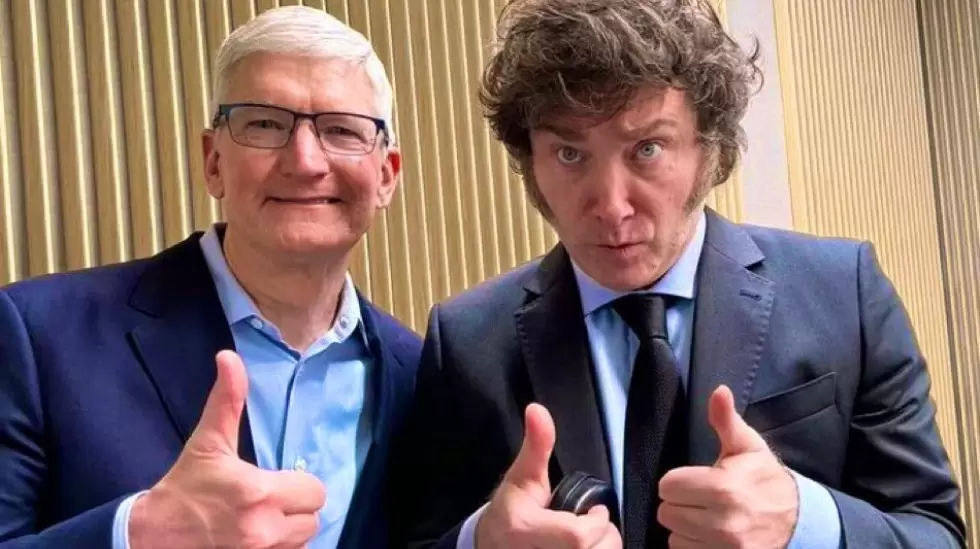 tim cook y javier milei