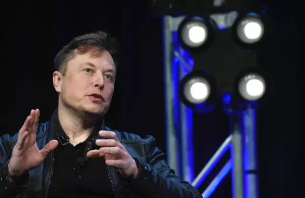 Qué sucedió para que X valga una quinta parte de los 44.000 millones de dólares que pagó Elon Musk