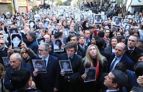 AMIA, a 30 aos del ataque: el Gobierno promulga la ley que declara el 18 de julio Da de Duelo Nacional