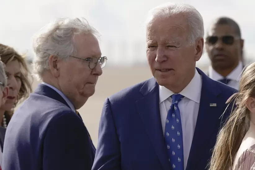 Mitch McConnell y Joe Biden