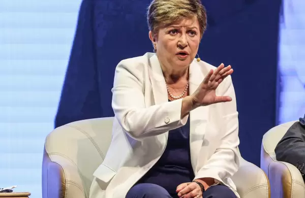 Menos crecimiento y ms inflacin: el nuevo pronstico del FMI para este ao