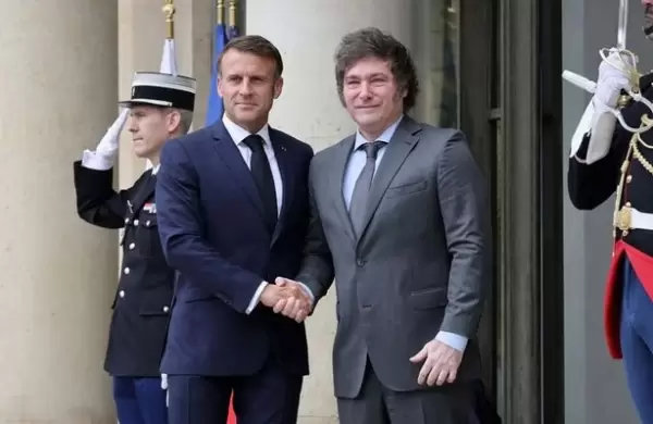 En medio de la negociación con el FMI, Macron dio su apoyo a Milei