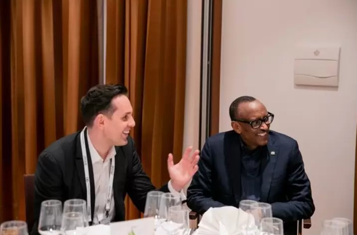 Angermayer y Paul Kagame