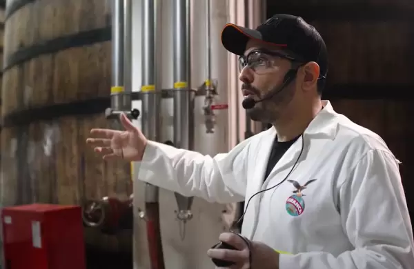Dentro de la fábrica de fernet más grande del mundo