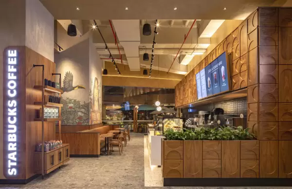 Las acciones de Starbucks se dispararon 21% en 2025 pero la suba del café complica sus perspectivas