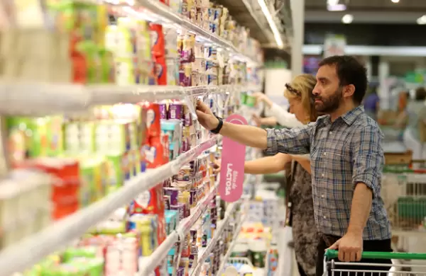 Patentamiento premium y promos para fomentar el consumo: las empresas se mueven en un mercado cada vez más polarizado