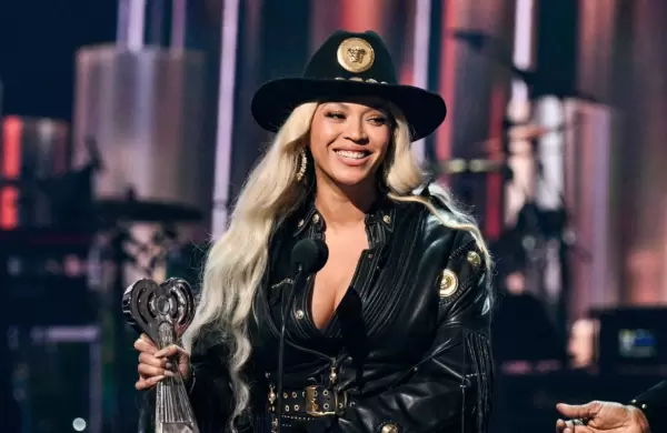 Beyoncé lanza una marca de whisky y "coquetea" cada vez más con el estatus de multimillonaria