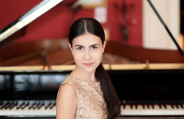 La pianista prodigio Alexandra Dovgan llega por primera vez al Teatro Colón