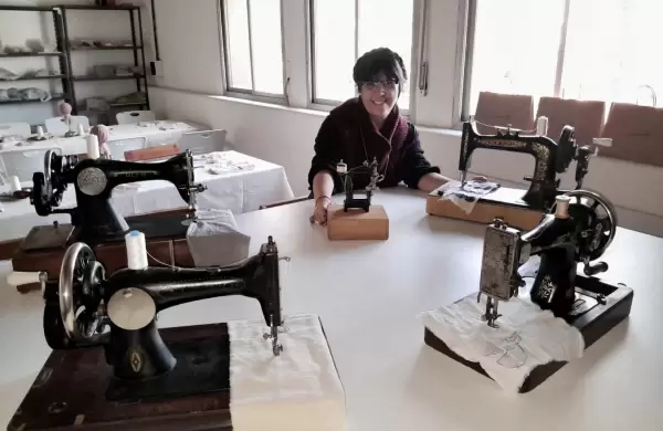 Guardiana textil: la museóloga y artesana que rescata la historia a través de la costura