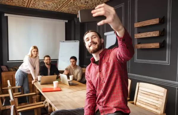 Lo que publics en redes sociales podra costarte el trabajo? Esto opinan los expertos