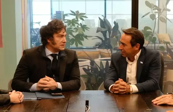 Votar con los pies: las empresas que se mudan para pagar menos impuestos y el caso Mercado Libre festejado por Milei