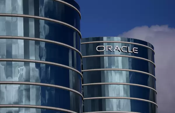 Dos acciones más atractivas que Oracle para invertir tras el auge que llevó a Larry Ellison al top del ranking