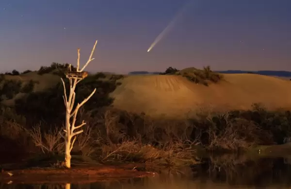 El Cometa Tsuchinshan-Atlas despliega toda su magia al amanecer: Las increíbles fotos que lo destacan entre los mejores del siglo