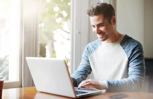 8 ideas de ingresos pasivos para ganar dinero desde casa en 2024