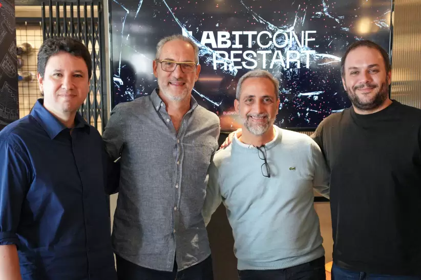 Alejandro Estrin, country manager de OKX, Ariel Scaliter, cofundador de Agrotoken, Rodolfo Andragnes, cofundado Labitconf, y julian colombo, director