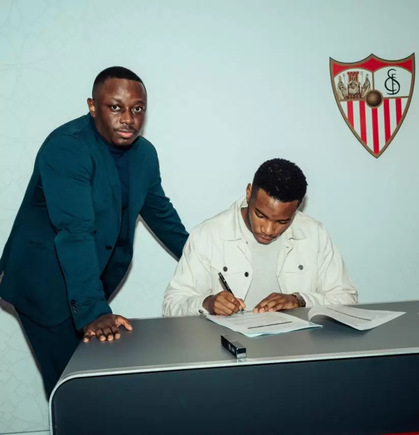 stanis idumbo muzambo fc sevilla fc