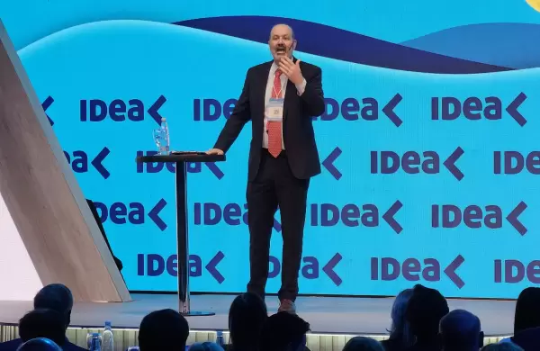 Federico Sturzenegger a los empresarios en IDEA: "Les pido que dejen de pedir bajas de impuestos"