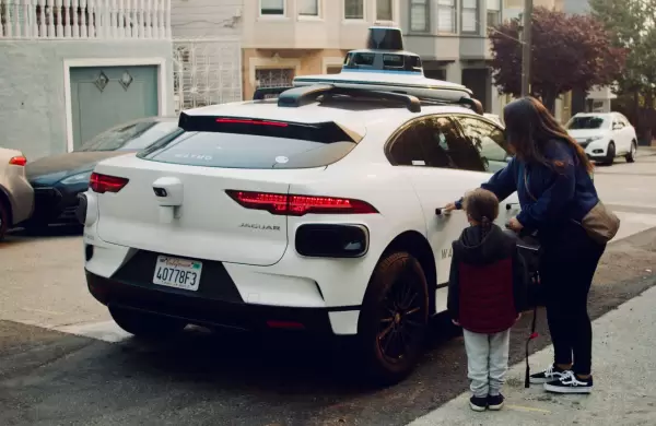 El crecimiento "explosivo" de Waymo con 150.000 mil viajes semanales y expansión a nuevas ciudades: ¿podrá vencer a Tesla?