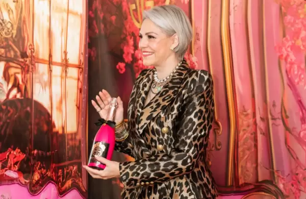 Del modelaje a los "rituales conscientes": así es la marca de vino y té que se agotó solo en seis meses