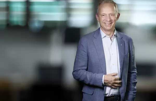 De la ingeniería al negocio global: cómo Enrique Lores llegó a CEO de HP y ahora define la era de la IA PC para el trabajo del futuro