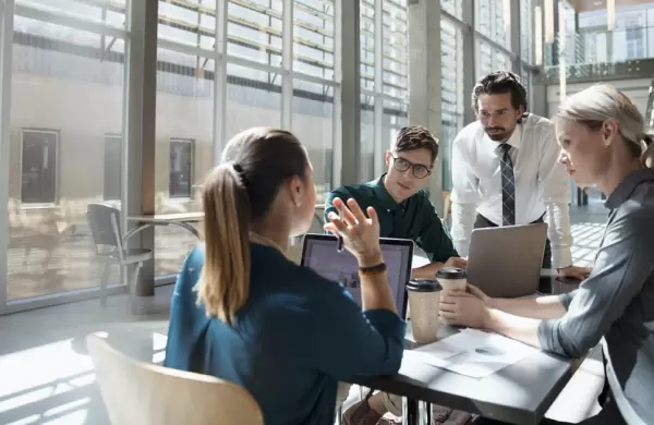 ¿Cómo hacer preguntas en el trabajo sin parecer conflictivo? Claves para un diálogo abierto