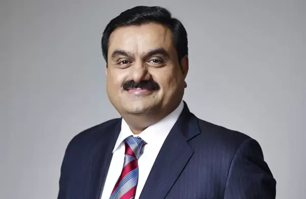Gautam Adani enfrenta acusaciones de soborno y pierde millones en horas