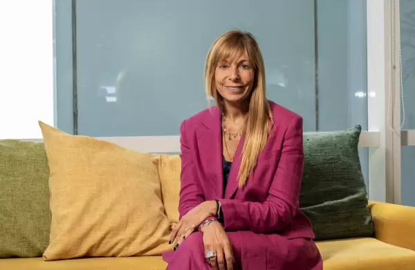 Silvia Tenazinha, de Salesforce: "Solo el 11% de las firmas en Argentina usa IA de forma productiva y eficiente"