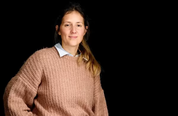 Turismo sustentable, IA y eliminación del impuesto PAIS, según la número uno de Booking