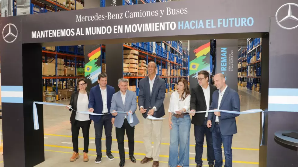 Inauguracin planta Mercedes Benz