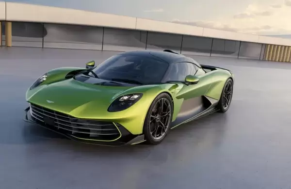 Aston Martin se enfrenta a Ferrari con un nuevo superdeportivo híbrido enchufable