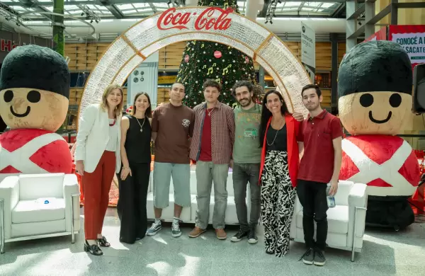Fundacin S y Coca-Cola Argentina llevan la magia de la Navidad a los jvenes que desean progresar en la universidad