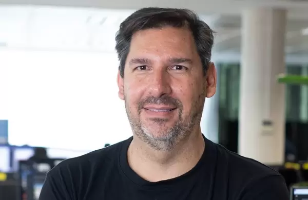 Atravesó el 2001 en Argentina y la crisis española, creó un banco cripto y hoy vuelve al país para sumar personas a Bitcoin