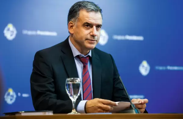 Tras varias horas de incertidumbre, el presidente Yamandú Orsi felicitó a Noboa por su triunfo en Ecuador