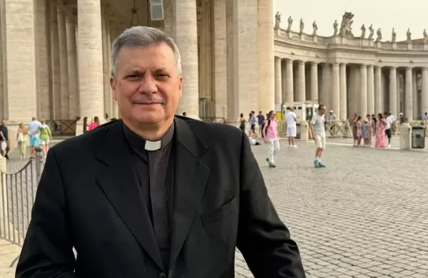 El Vaticano y la tecnología: Cómo ven a la IA tras el meme del Papa Francisco y las novedades de su programa de influencers