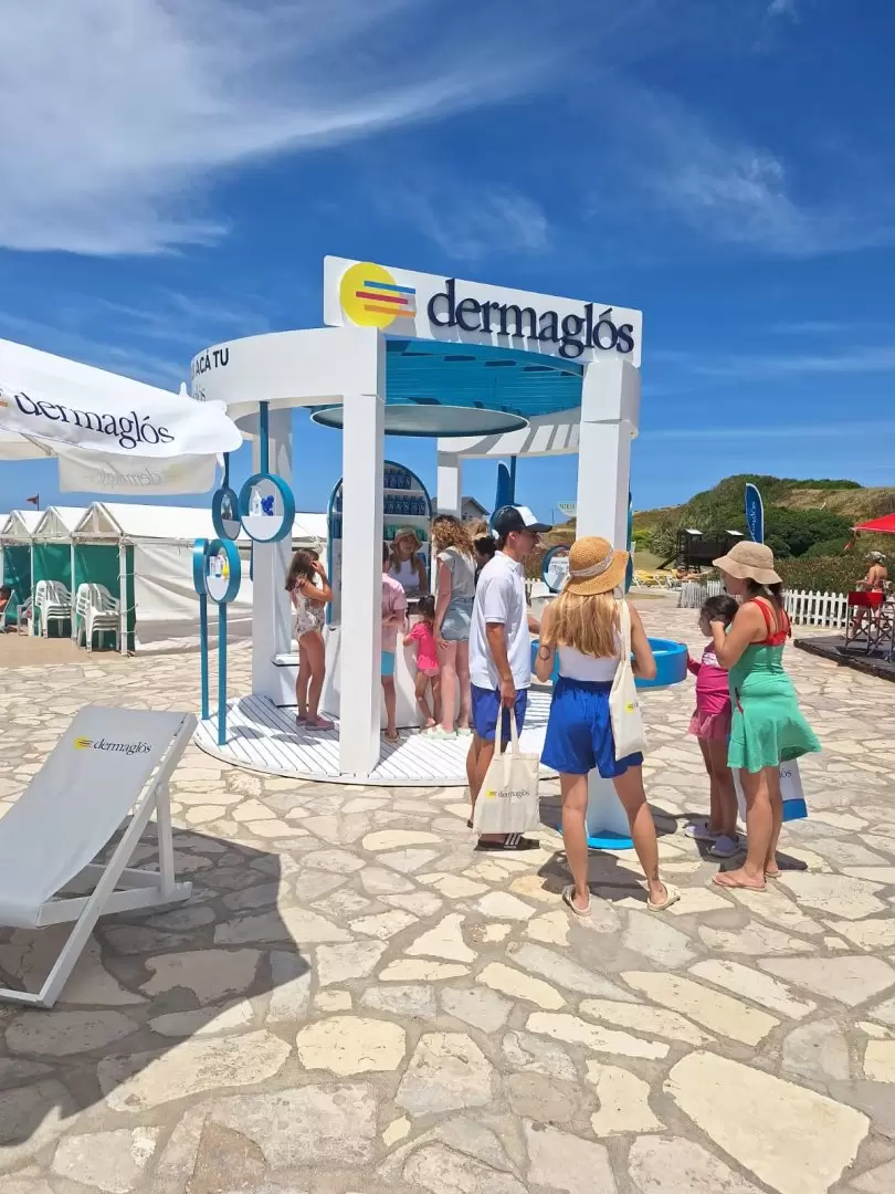 Dermagls Solar hace foco en la importancia de cuidarse los 365 das del ao con una activacin en Playa Grande (Andrmaco)