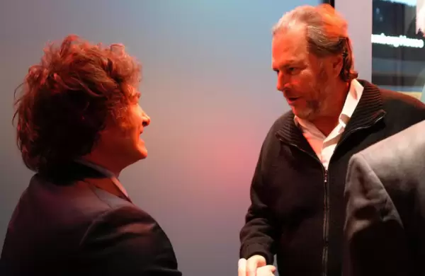Marc Benioff, CEO de Salesforce le confirm a Milei en Davos que invertir US$ 500 millones en Argentina