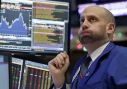 ¿La revancha de la "vieja economía"? La acción de Walmart toca máximos mientras Amazón se desploma: qué hay detrás del derrumbe de las tech