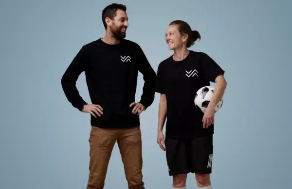 Así trabaja la primera marca que vende botines diseñados para niñas futbolistas